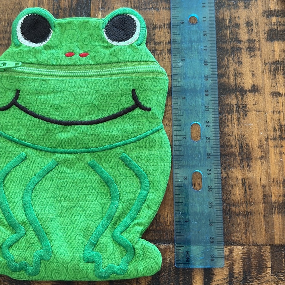 Green Frog Zipper Pouch - Picture 4 of 5